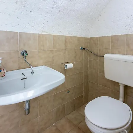 Semesterbostad House Katica *