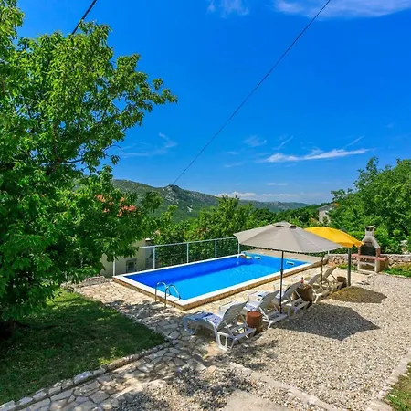 Semesterbostad House Katica